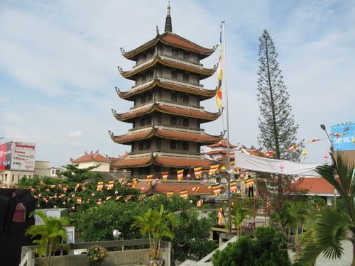 Vinh-Nghiem-Pagoda-10.jpg